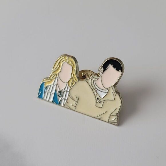 Twilight Rosalie and Emmett Enamel Pin - Picture 2 of 4